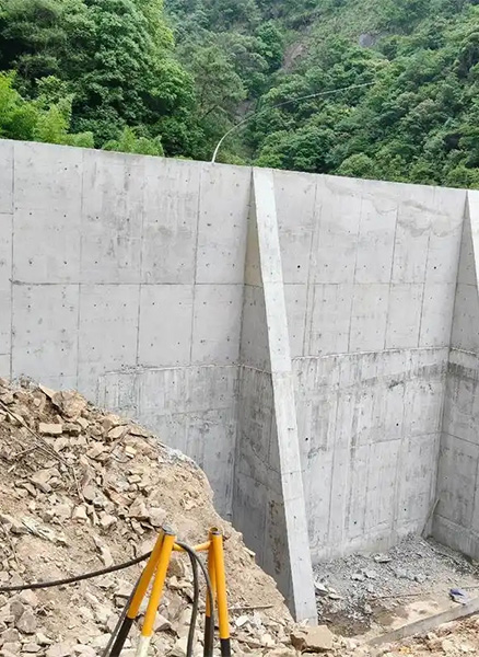 长治沁县重力式挡土墙